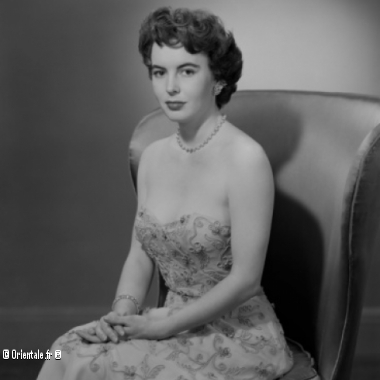 Femme assise, Retrofile RF Femme assise, Retrofile RF