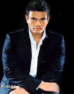 Amro Diab en costume noir Amro Diab en costume noir