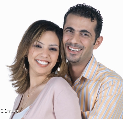 Jeune couple souriant