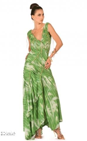 Gona Dragusha en tenue de soirée, Kosovo. Miss Universe 2009