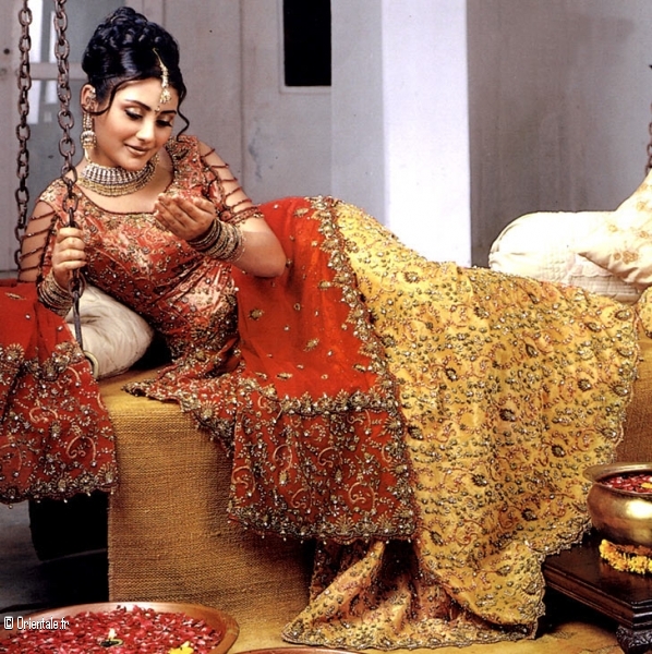 Femme Pakistanaise en robe traditionnelle Femme Pakistanaise en robe traditionnelle