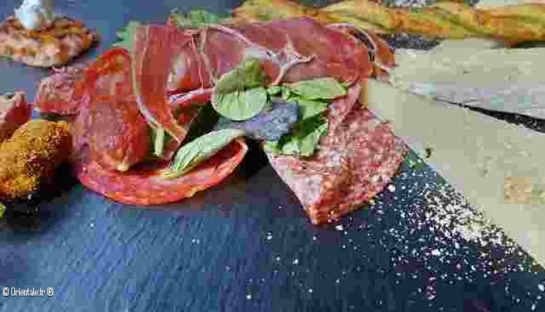 Les tapas l'entre qui fait sortir les Espagnols. Vous en voulez une part ?