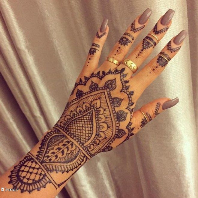 Main tatouée à l'égyptienne Main tatouée à l'égyptienne