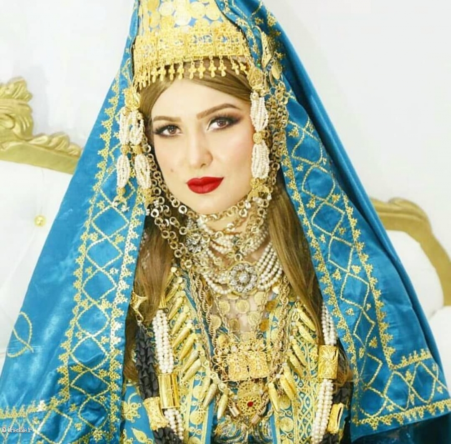 Marie bonoise (Annaba) en robe brode bleue