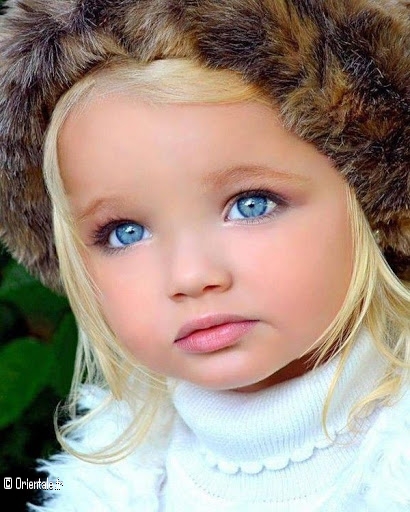 Petite blonde Petite blonde