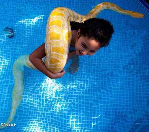 Inbar avec le serpent Inbar avec le serpent