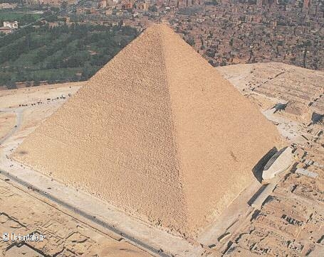 Pyramide de Gizeh - Vue trois quart aérien Pyramide de Gizeh - Vue trois quart aérien