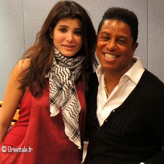 Sofia Marikh pose avec Jermaine Jackson Sofia Marikh pose avec Jermaine Jackson