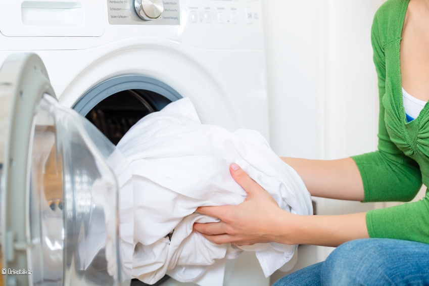 Femme qui lave son linge Femme qui lave son linge