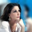 Elissa rflchit en regardant le ciel