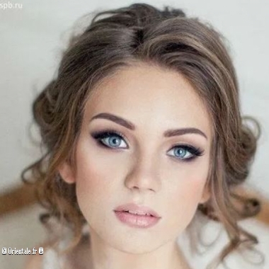 Belle femme cheveux chatains Belle femme cheveux chatains