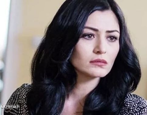 Deniz Cakir dans la série en 2010 les feuilles mortes Deniz Cakir dans la série en 2010 les feuilles mortes