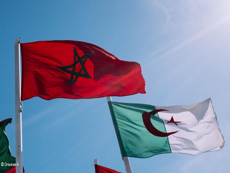 Drapeaux marocain et algérien Drapeaux marocain et algérien