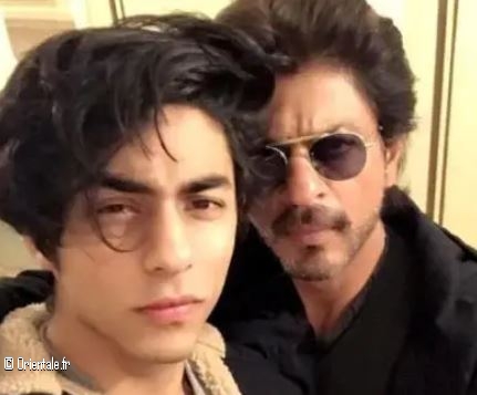 Shahrukh Khan et son fils à gauche Shahrukh Khan et son fils à gauche