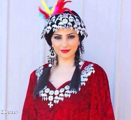 Vêtement traditionnel d'une femme irakienne Vêtement traditionnel d'une femme irakienne