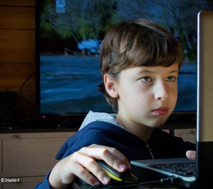 Le traumatisme du porno sur Internet chez l'enfant, un fléau en France Le traumatisme du porno sur Internet chez l'enfant, un fléau en France