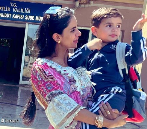 La présentatrice jordanienne Ahlam Ajarmeh et son fils La présentatrice jordanienne Ahlam Ajarmeh et son fils