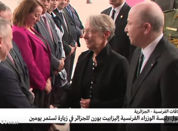 Elisabeth Borne est accueillie à l'aéroport d'Alger - 9 octobre 2022 Elisabeth Borne est accueillie à l'aéroport d'Alger - 9 octobre 2022
