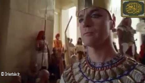 Extrait d'un film retraant la vie de Sethi