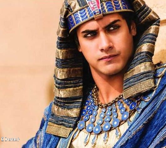 Un acteur interprète Toutankhamon dans un film Un acteur interprète Toutankhamon dans un film