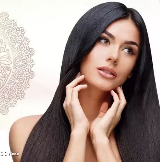 Femme arabe avec de beaux cheveux longs Femme arabe avec de beaux cheveux longs