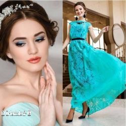 Fard bleu cascade assorti &agrave; la robe