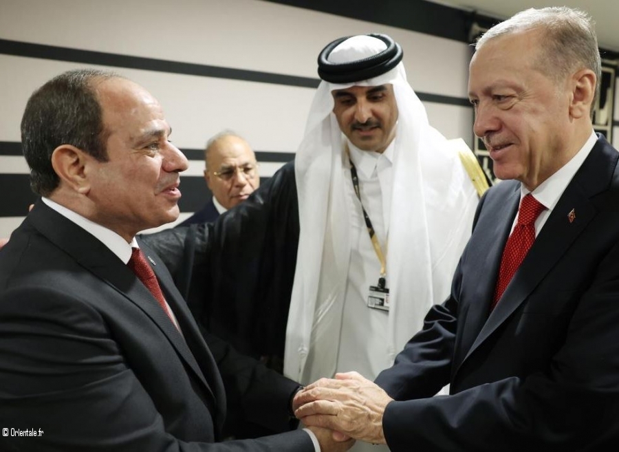 Les dirigeants de l'Egypte et de la Turquie se sont serrés la main en novembre 2022 Les dirigeants de l'Egypte et de la Turquie se sont serrés la main en novembre 2022