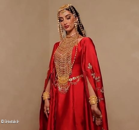 Femme qui portent des bijoux des Emirats Femme qui portent des bijoux des Emirats