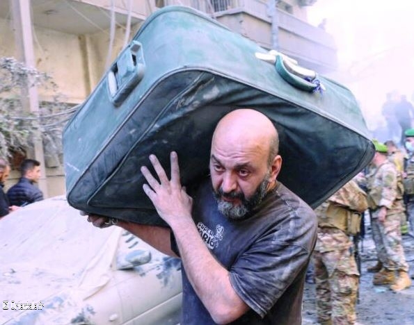 Un Libanais qui fuit la guerre menée par Israël contre le sud Liban (novembre 2024) Un Libanais qui fuit la guerre menée par Israël contre le sud Liban (novembre 2024)