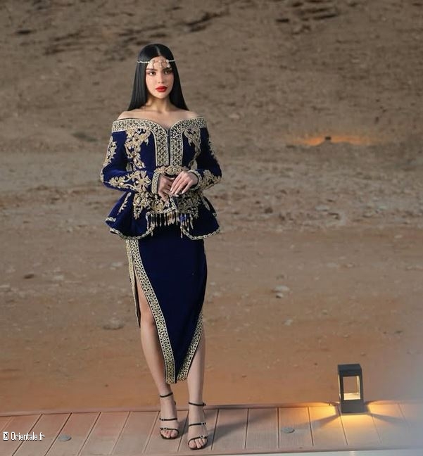 Farah en tenue traditionnelle algroise