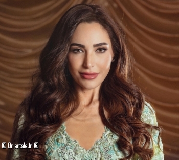 Abeer Nehme en robe vert clair